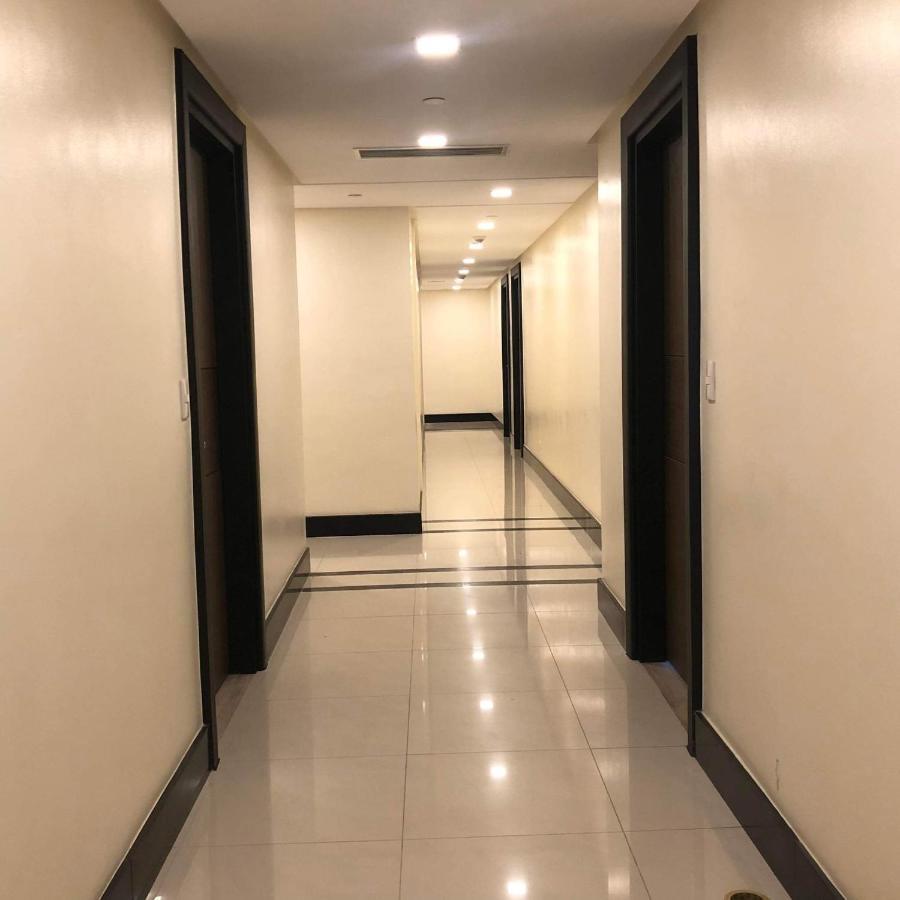Luxury Bgc Condo In Taguig, Mckinley - Covered Parking And Wifi Free Экстерьер фото