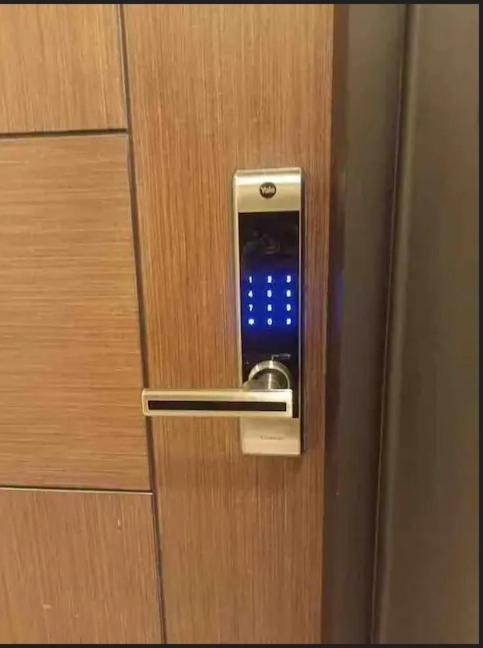 Luxury Bgc Condo In Taguig, Mckinley - Covered Parking And Wifi Free Экстерьер фото