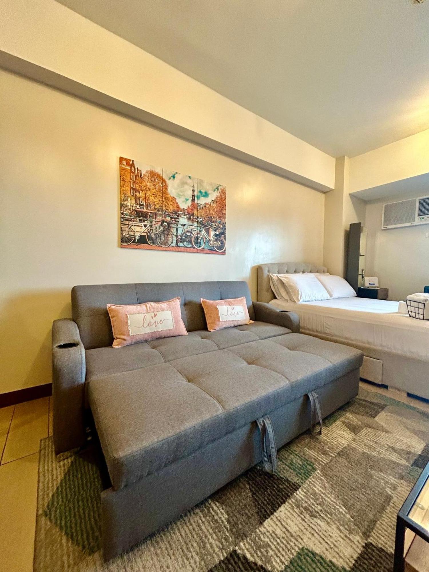 Luxury Bgc Condo In Taguig, Mckinley - Covered Parking And Wifi Free Экстерьер фото